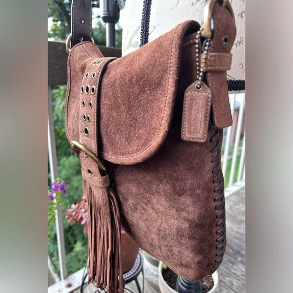 Vintage/Rare Coach Suede Tassel Shoulder Bag
Limited Edition Collectable
#5484 - Picture 4 of 11